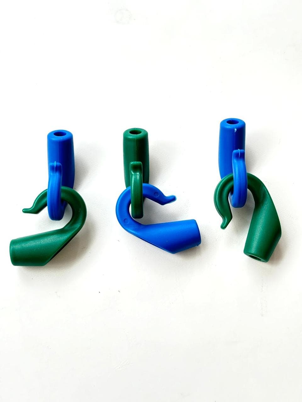 Ganchos plásticos flexíveis para amarração de carga e bagageiros - Uniclip